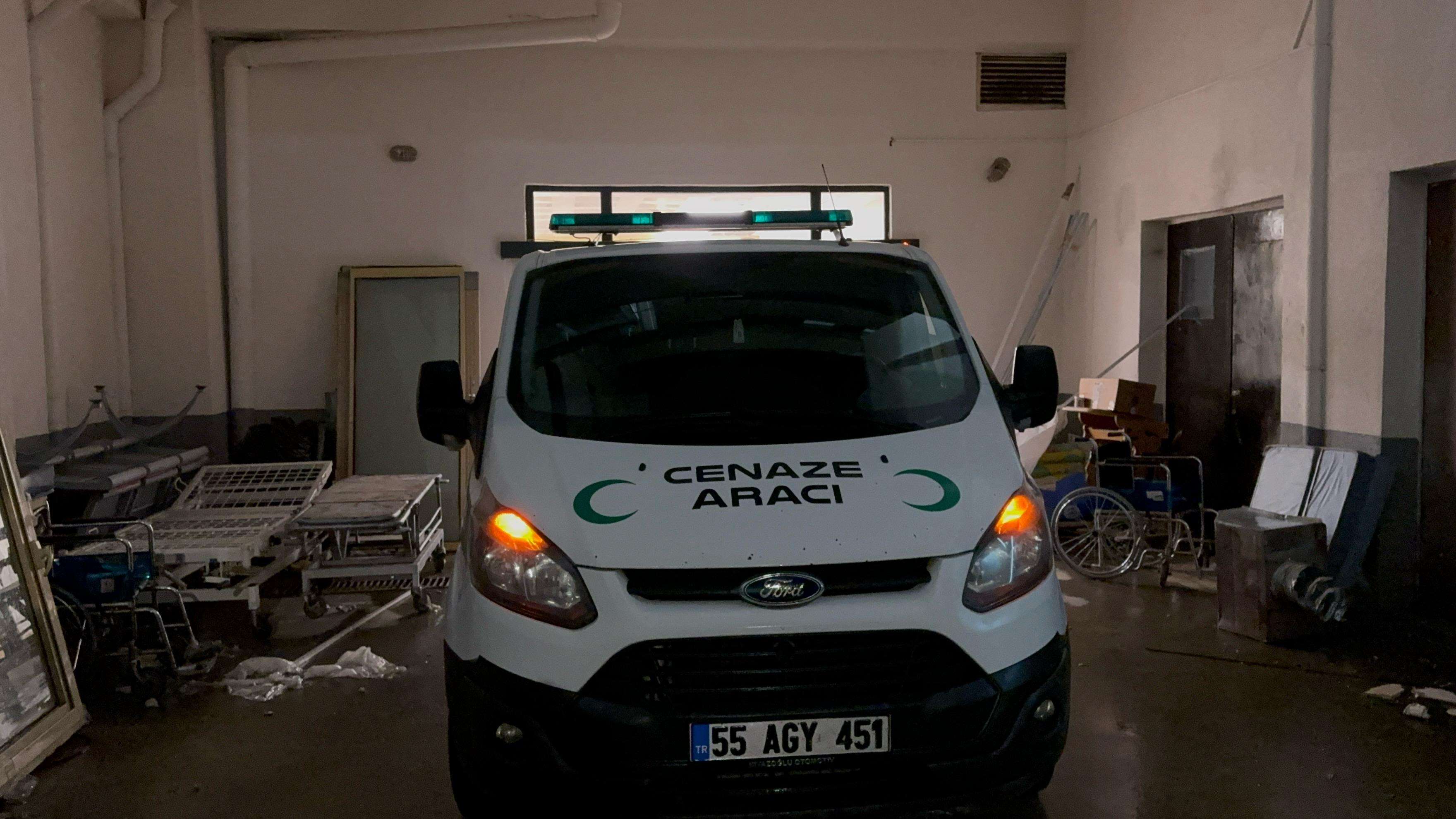 Fransa’daki Yangında Hayatını Kaybeden 3 Kardeşin Cenazesi Rize’ye Getirildi (5)