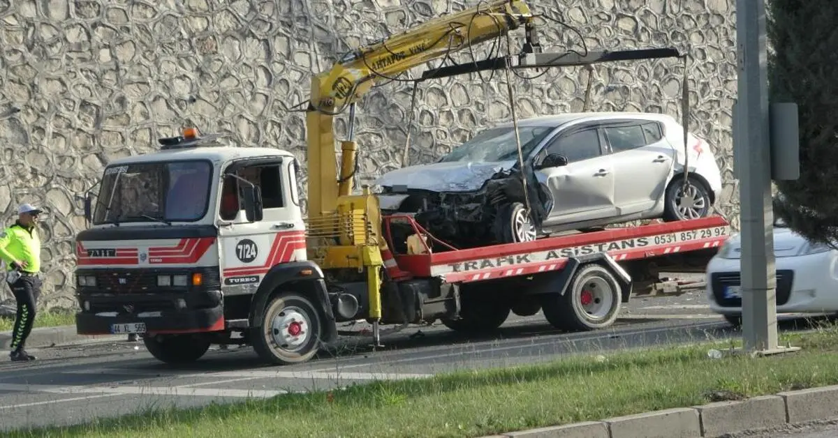 Genç Gazete 5 Araçlı Zincirleme Kaza 6 Kişi Yaralandı 2