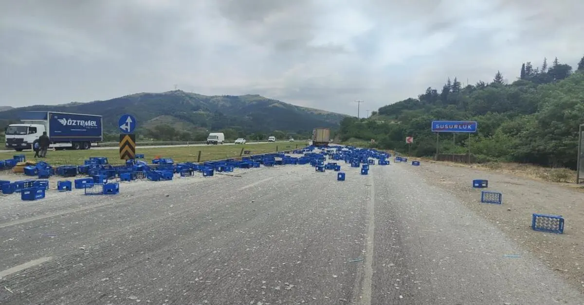 Genç Gazete Balıkesir Bursa Yolunda İki Tır Çarpıştı, Yol Kapanarak Temizlendi 2