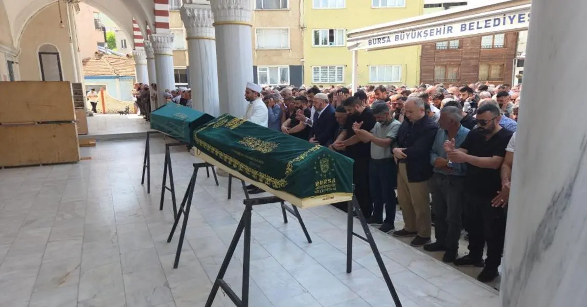 Genç Gazete Burada Büyük Acı... Aynı Aileden Yan Yana 3 Cenaze 2