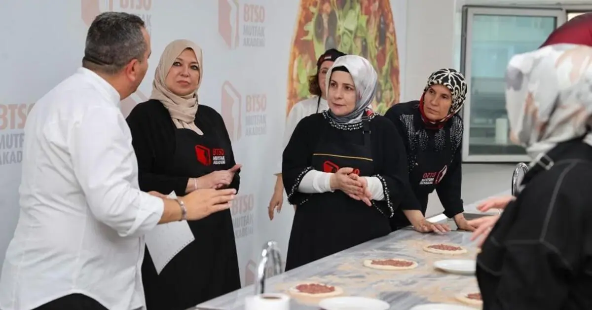 Genç Gazete Bursa Protokolünün Eşleri Cantık İçin Mutfakta Buluştu 2