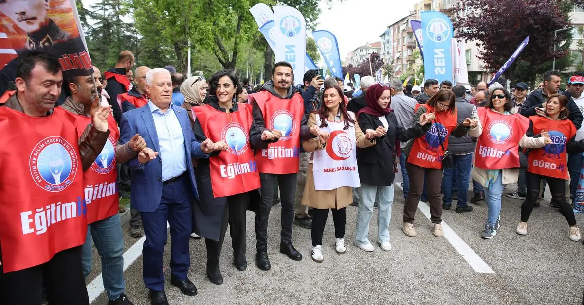 Genç Gazete Bursa’da 1 Mayıs, Binlerce Kişinin Katılımıyla Büyük Coşku İçinde Kutlandı 3
