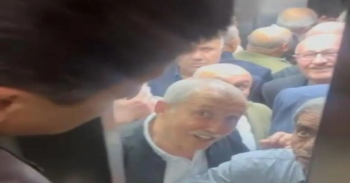 Genç Gazete Bursa'da 6 Kişilik Asansöre 10 Kişi Binince Mahsur Kaldılar! 13