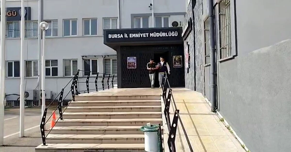Genç Gazete Bursa’da Çalınan Araç Arızalandı, Hırsız Kıskıvrak Yakalandı 2