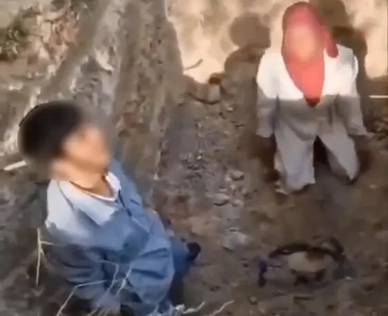Genç Gazete Bursa’da Köpek Cesetlerini Elleriy­le Kazıyıp Mezardan Çıkarmaya Çalıştılar 11