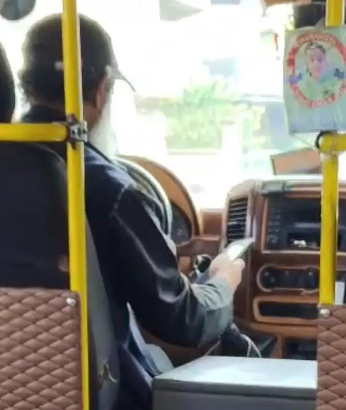 Genç Gazete Bursa’da Minibüs Şoförünün Tehlikeli Yolculuğu Kamerada 11