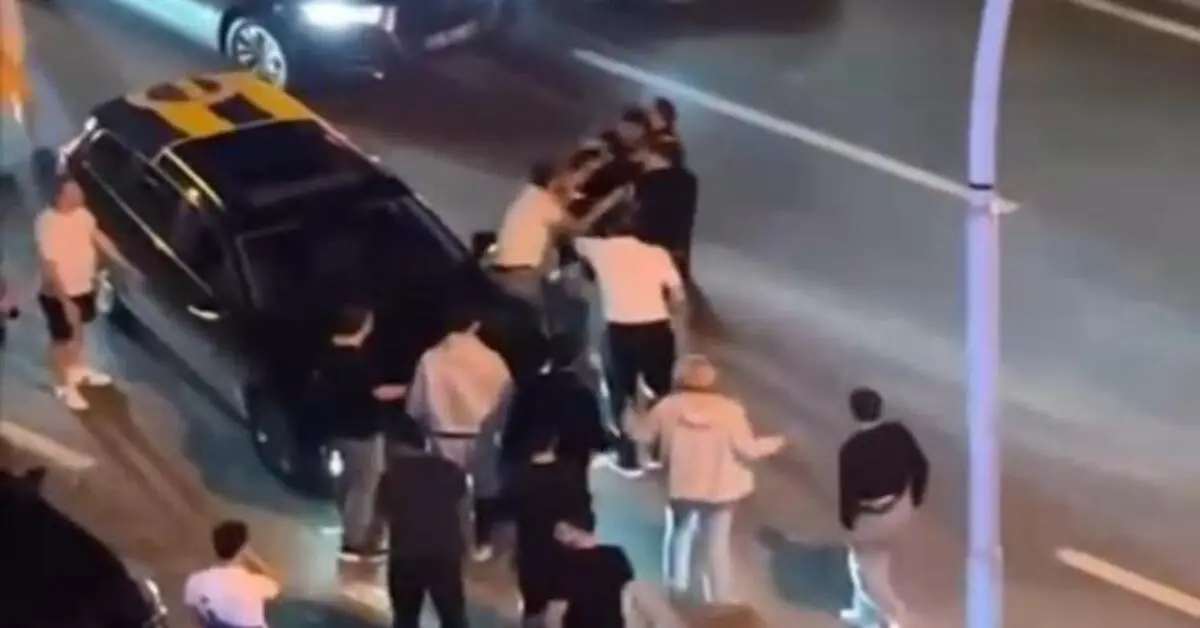 Genç Gazete Bursa'da Şampiyonluk Kutlamalarında Trafik Durdu, Yumruklar Konuştu 2