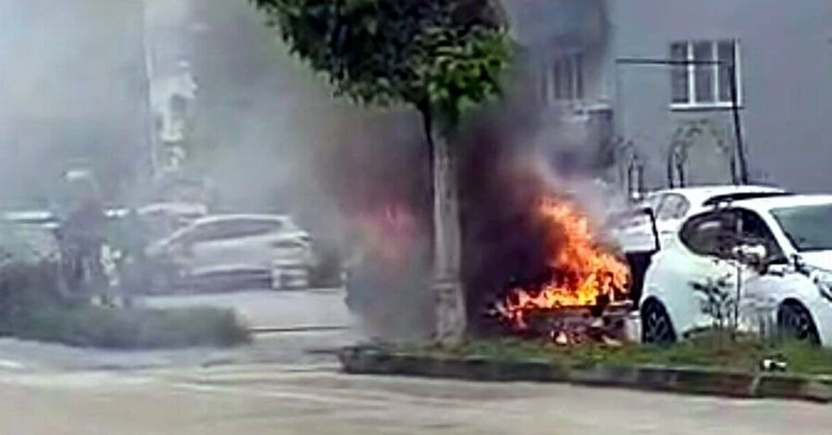 Genç Gazete Bursa’da Seyir Halindeki Otomobil Kısa Sürede Alevlere Teslim Oldu 1