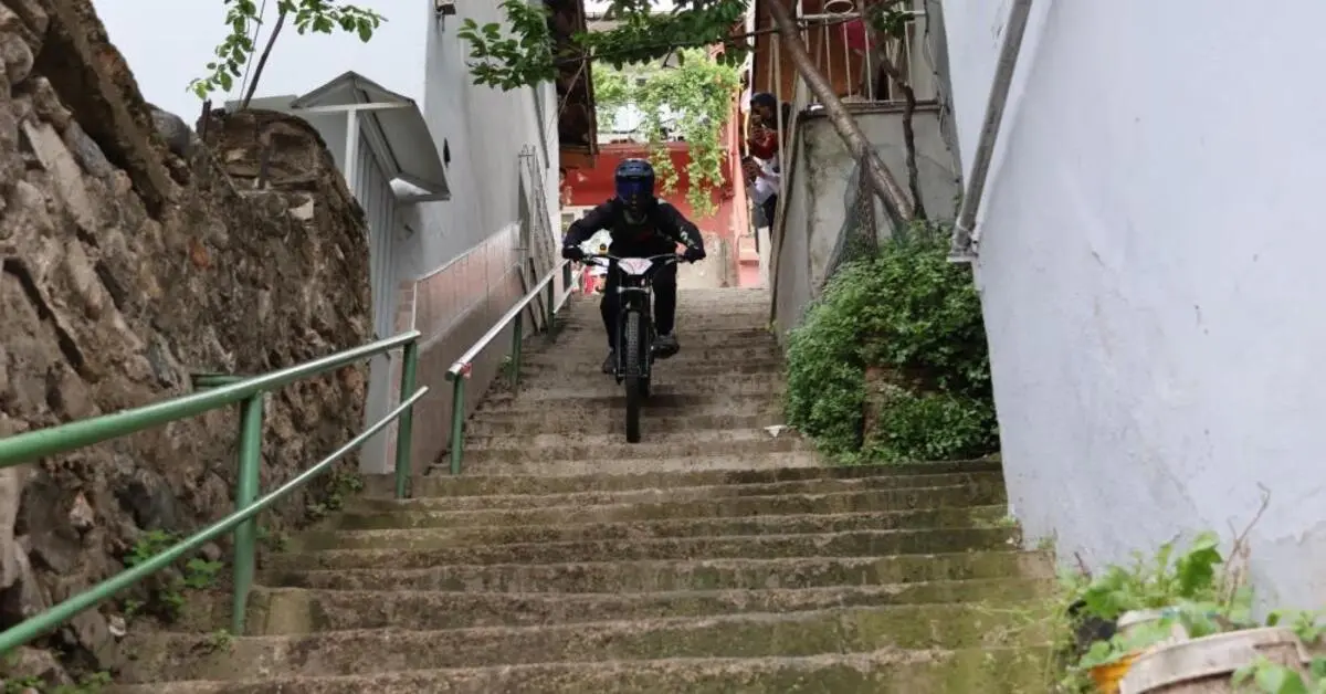 Genç Gazete Bursa'da Türkiye’nin İlk Urban Downhill Yarışı Nefes Kesti 1