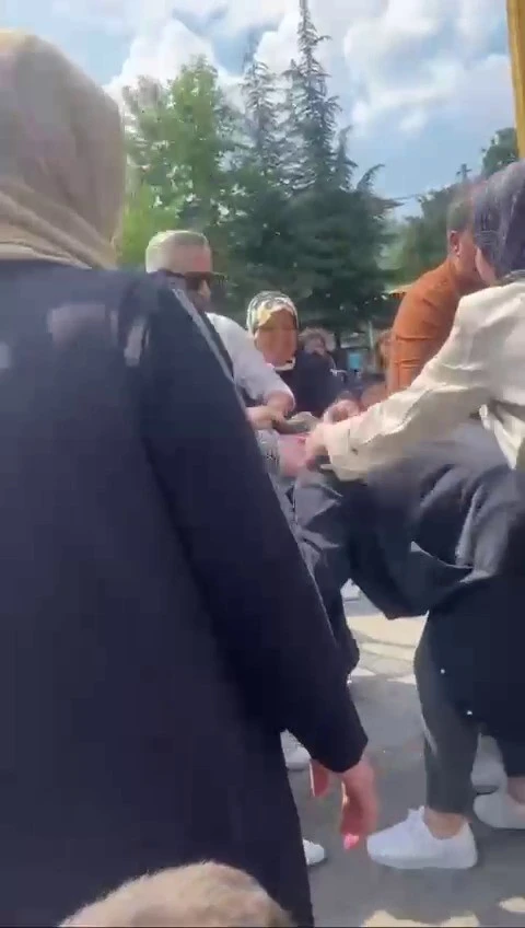 Genç Gazete Bursa’da Veliler Birbirine Girdi, O Anlar Kamerada-2