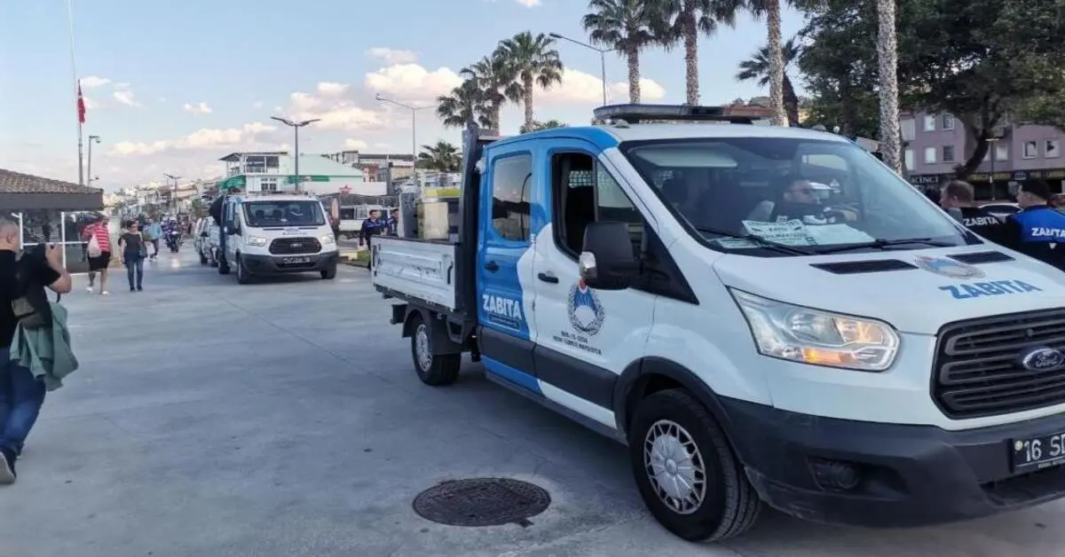 Genç Gazete Bursa’da Zabıta Ekiplerinden Sıkı Denetim, Seyyar Satıcılara Geçit Verilmiyor