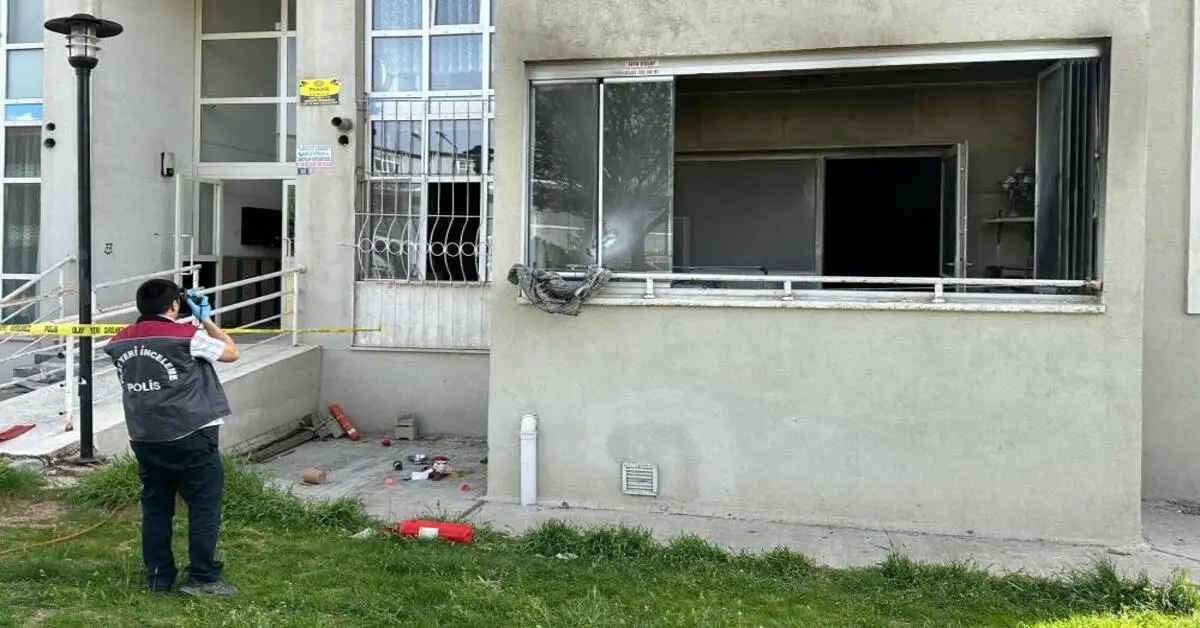 Genç Gazete Evli Çift Kavga Etti Kadın İfadesini Verirken, Kocası Evi Ve Arabaları Yaktı