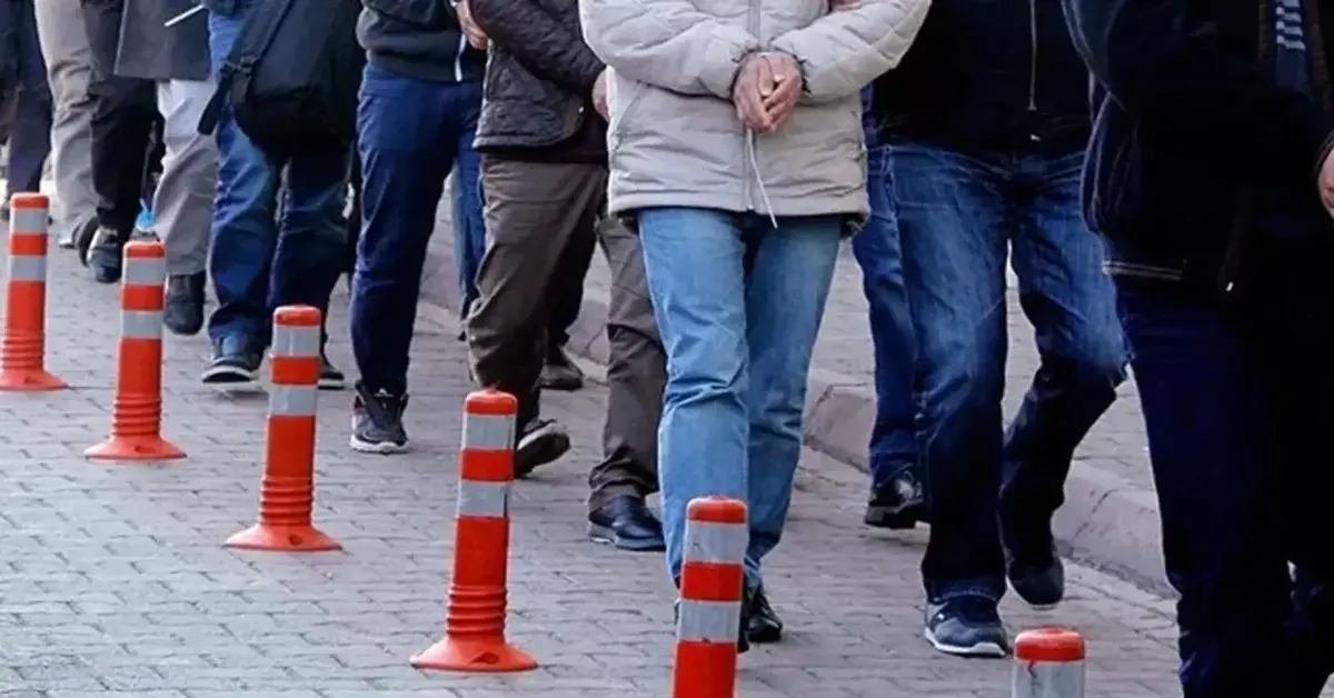 Genç Gazete İçişleri Bakanı Yerlikaya'dan Göçmen Kaçakçılığına Karşı Sert Mücadele 547 Düzensiz Göçmen Yakalandı