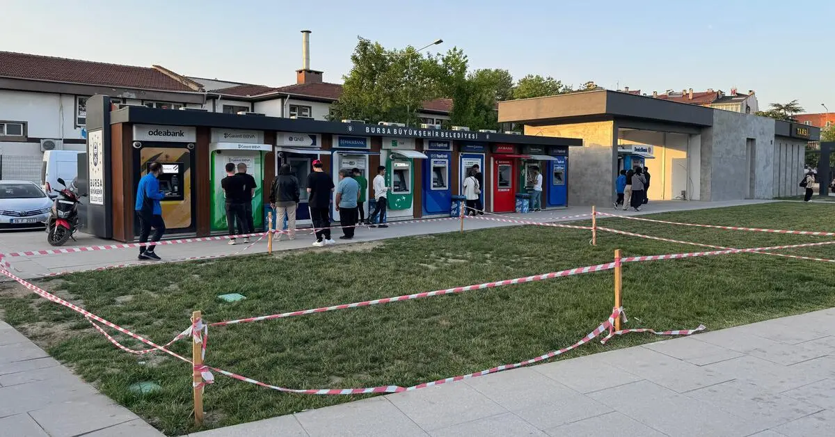 Genç Gazete İnegöl Heykel Meydanındaki Atm’ler Vatandaşı Mağdur Ediyor (2)