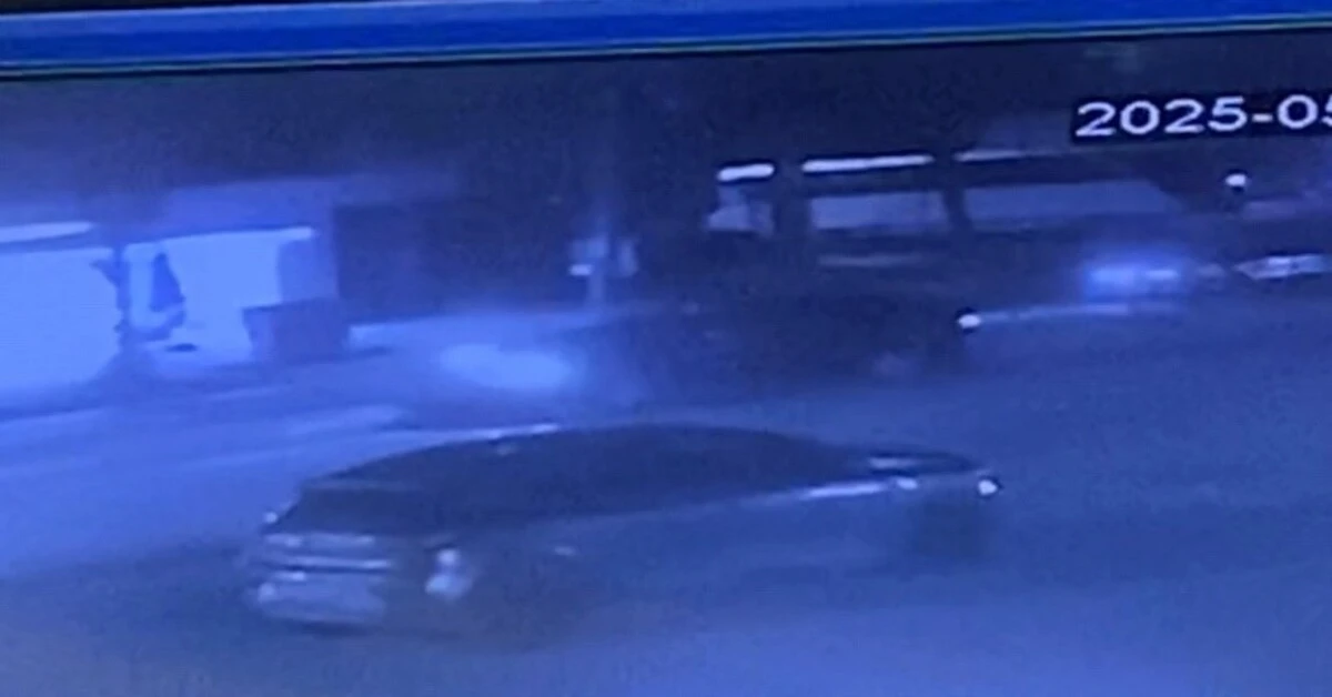 Genç Gazete İnegöl’de Kontrolden Çıkan Otomobil Aydınlatma Direğine Çarptı, Yaralılar Var 2