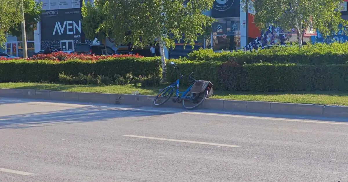 Genç Gazete İnegöl'de Motosiklet Ile Bisiklet Çarpıştı Her İki Sürücü Yaralı