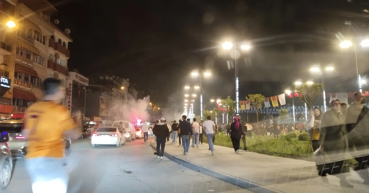 Genç Gazete İnegöl’de Şampiyonluk Kutlamasında Kargaşa! Bir Kişi Gözaltına Alındı 1