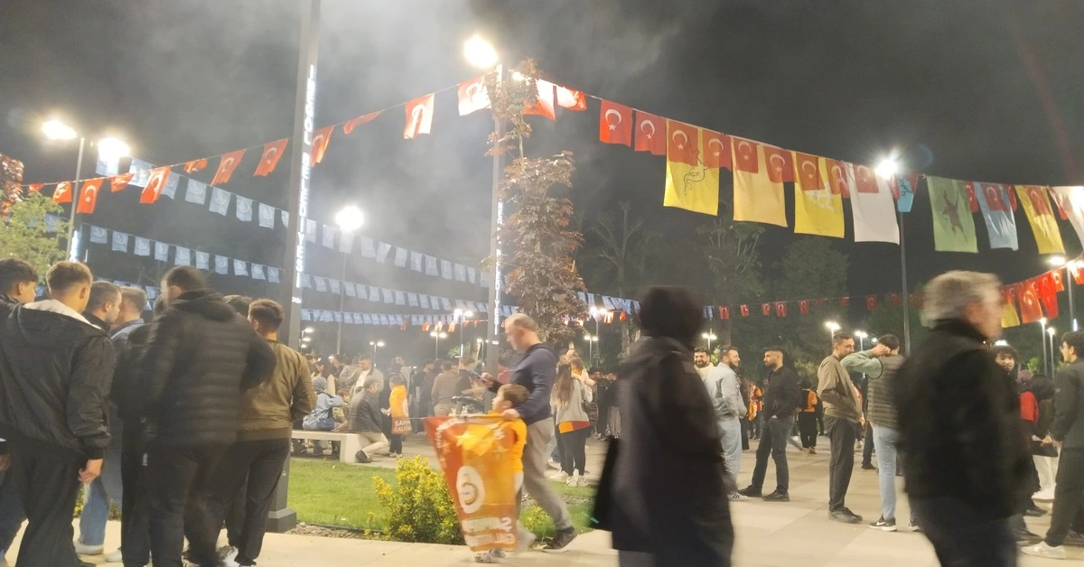 Genç Gazete İnegöl’de Şampiyonluk Kutlamasında Kargaşa! Bir Kişi Gözaltına Alındı