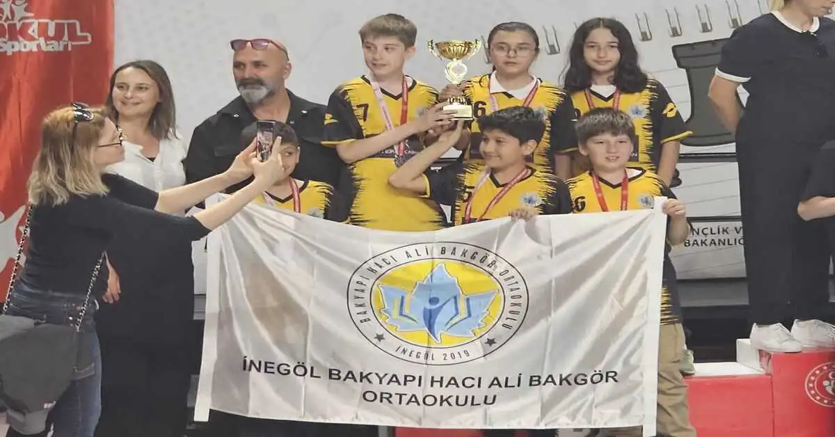 Genç Gazete İnegöllü Minikler Satrançta Türkiye İkincisi Oldu 20