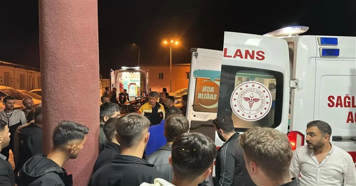 Genç Gazete Keskin Virajda İki Araç Kafa Kafaya Çarpıştı 8 Yaralı 1