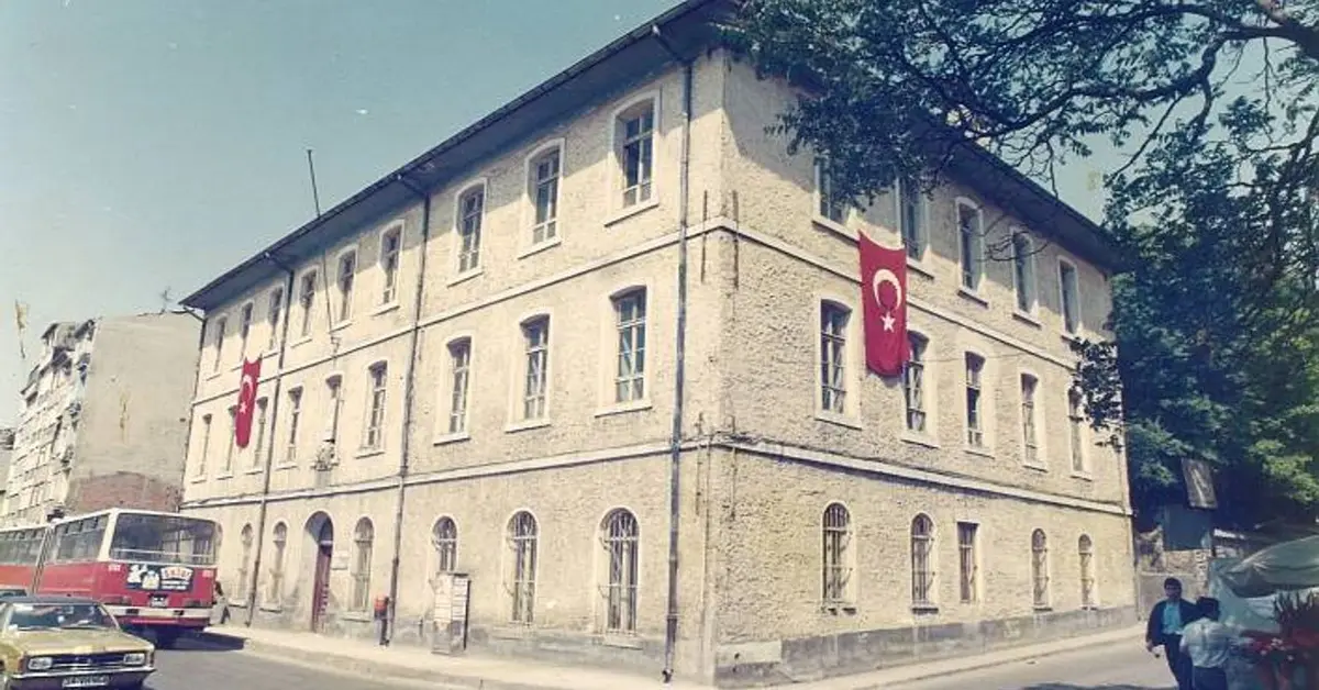 Genç Gazete Kuyumcular Kepenk Kapattı, Kuzey Kutbu Uçuşu Başladı, İz Bırakan Olaylarla 9 Mayıs Tarihte Bugün! 7