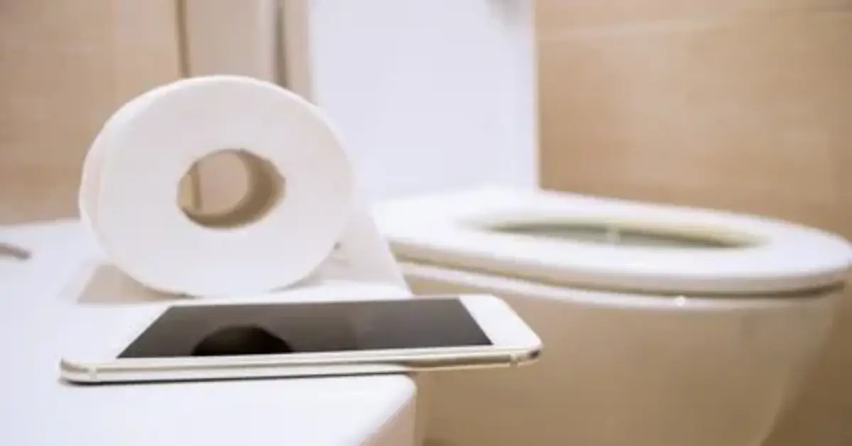 Genç Gazete Tuvalette Telefon Kullanmak Basur Yapıyor Olabilir Mi Yeni Araştırma Yüzde 46'Lık Artışı Ortaya Koydu! 2