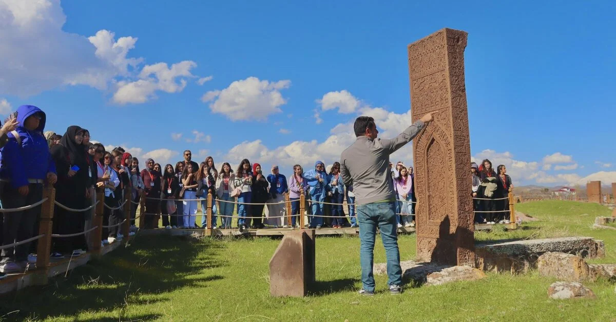 Genç Gazete Yıldırım'lı Gençler Ahlat’ta Geçmişle Gelecek Arasında Bir Köprü Kurdu 3