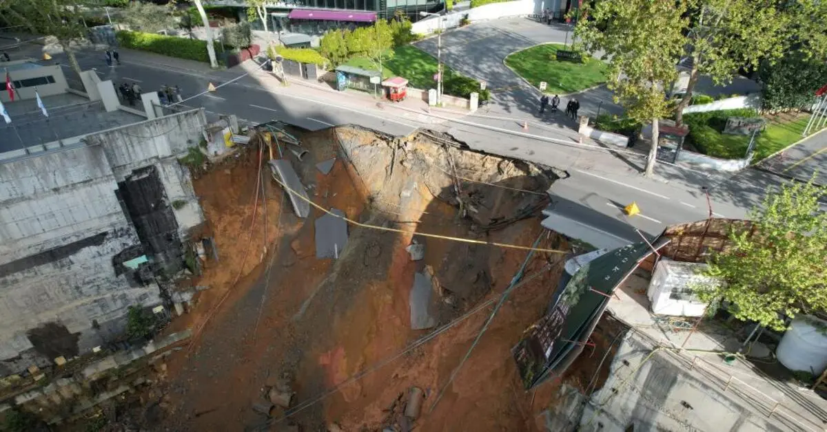 Genç Gazete Yol Çökmesi Sonrası Doğalgaz Sıkıştı, Patlama Oldu 1