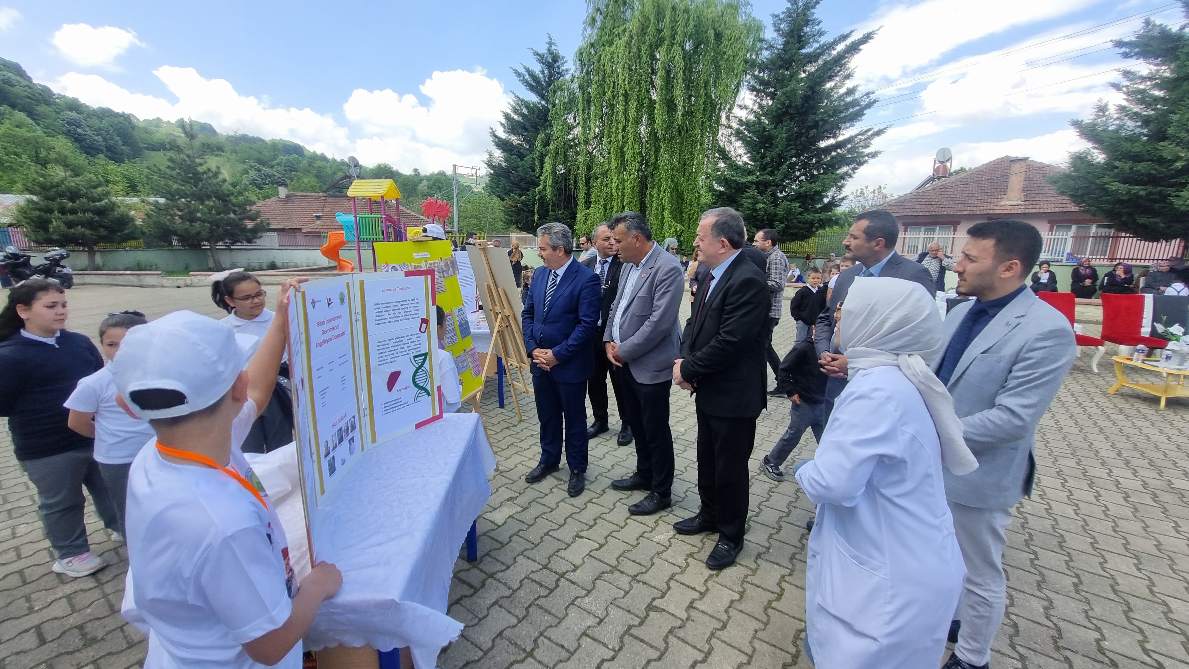Gencgazete Dipsizgöl Ortaokulu’ndan Bilime Işık Tutan Fuar (14)