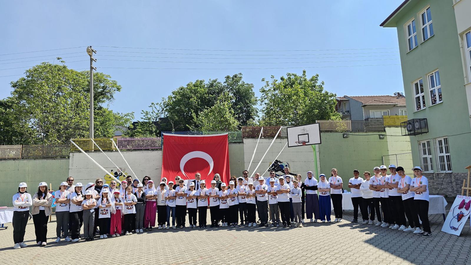 Gencgazete Dipsizgöl Ortaokulu’ndan Bilime Işık Tutan Fuar (6)