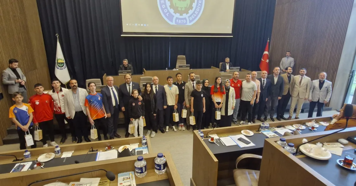 İnegöl Belediye Meclisi, 2025 Meclis Toplantısı, Ödüllü Öğrenciler (2)
