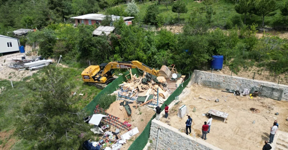 İnegöl Belediyesi, Şipali’de 12 Kaçak Yapıyı Kaldırdı (11)