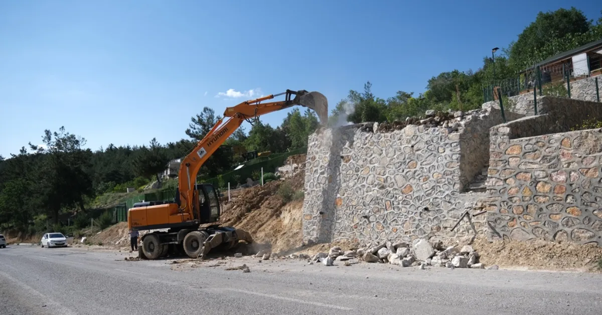 İnegöl Belediyesi, Şipali’de 12 Kaçak Yapıyı Kaldırdı (5)