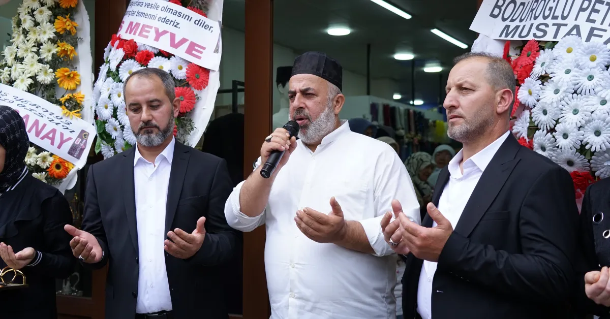 İnegöl Hac Ve Umre Malzemeleri Dükkanı Dualarla Açıldı (4)