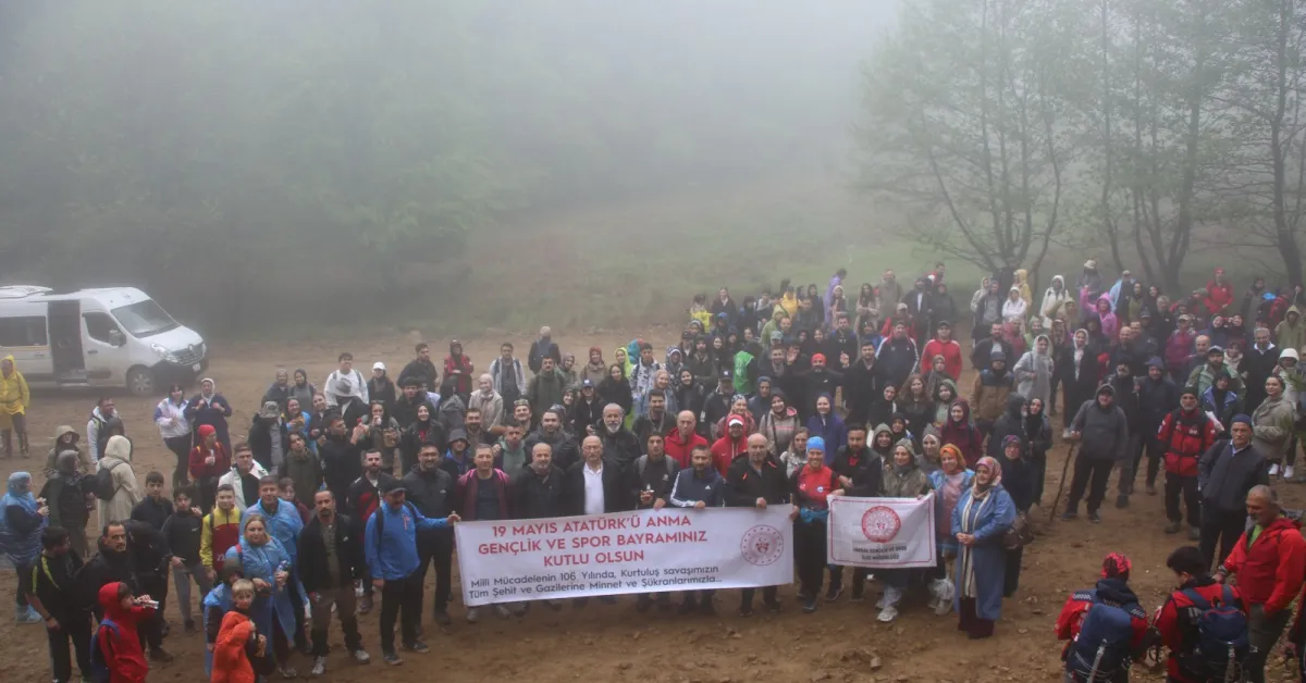 İnegöl’de 19 Mayıs Kutlamaları 12 Kilometrelik Doğa Yürüyüşüyle Başladı (2)