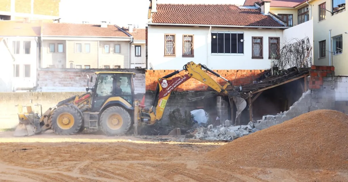İnegöl’de 38 Bina Kamulaştırıldı Otopark Ve Oyun Alanları Mahallelere Nefes Aldırıyor (3)