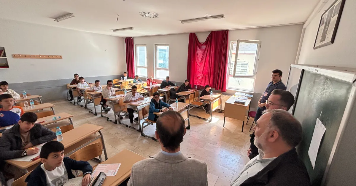 İnegöl’de 958 Öğrencinin Katılımıyla Siyer I Nebi Yarışması Düzenlendi (3)