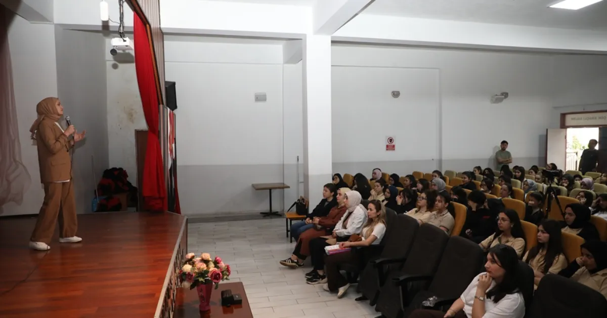 İnegöl’de Lise Öğrencilerine Sosyal Medya Ve Dijital Güvenlik Semineri Verildi (10)