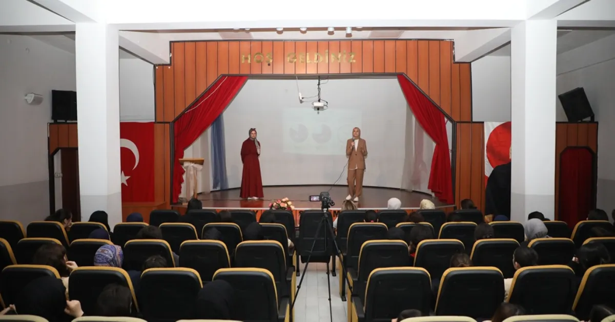 İnegöl’de Lise Öğrencilerine Sosyal Medya Ve Dijital Güvenlik Semineri Verildi (11)