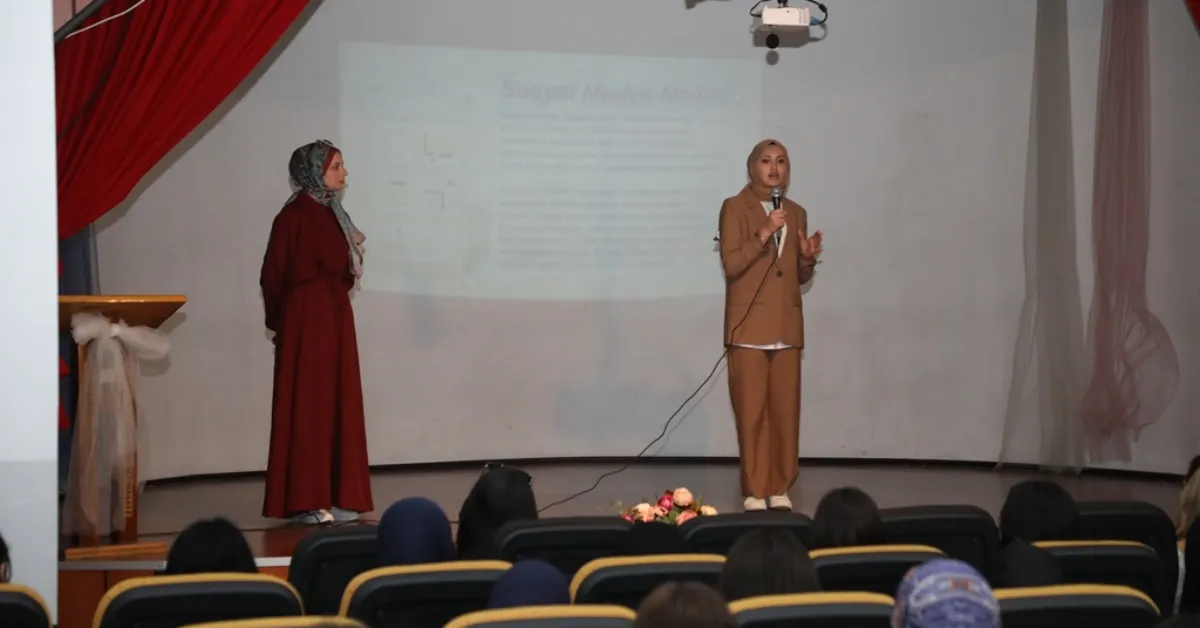 İnegöl’de Lise Öğrencilerine Sosyal Medya Ve Dijital Güvenlik Semineri Verildi (9)
