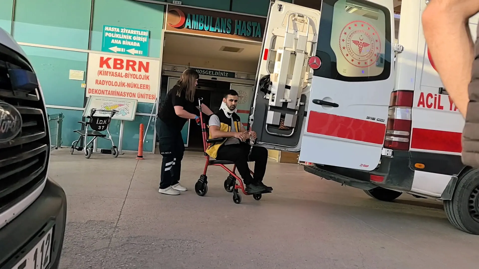 İnegöl’de Otomobil Uçuruma Yuvarlandı 5 Kişi Yaralandı! (4)