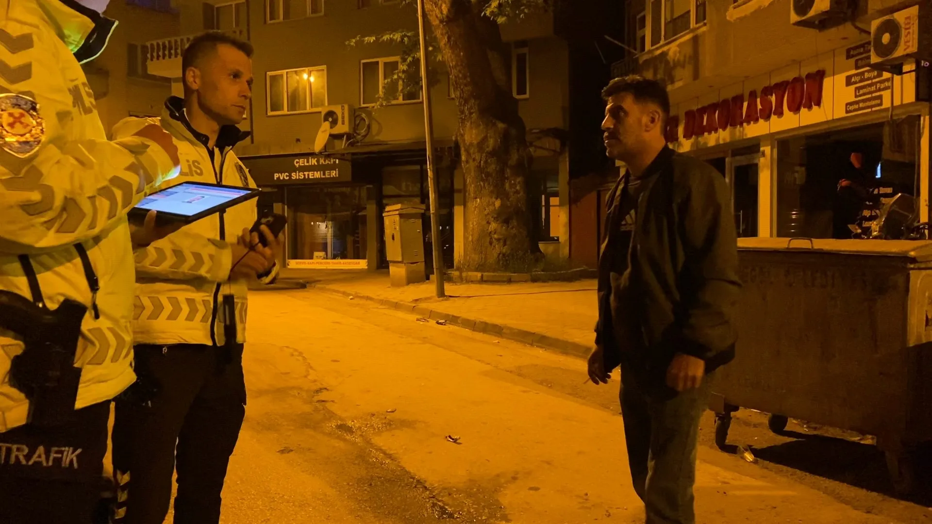 İnegöl'de Polisin Alkollü Sürücüyle İmtihanı Kamerada (1)