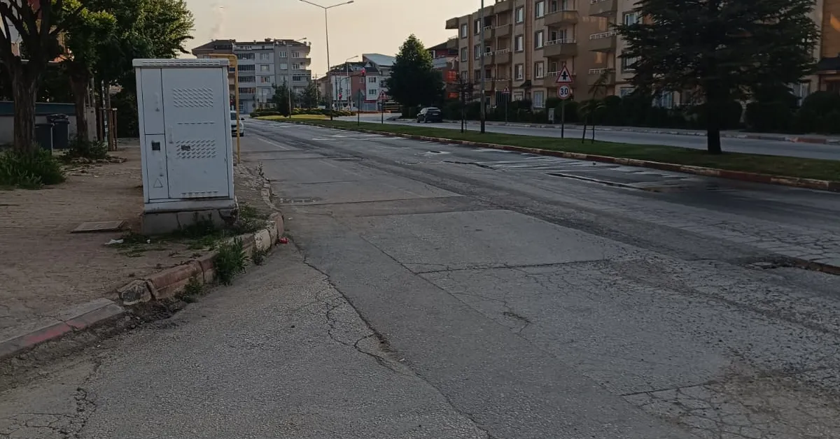 İnegöl'de Vatandaşlardan Yaya Geçidi Talebi Süleymaniye Mahallesi’nde Geçiş Çilesi (3)
