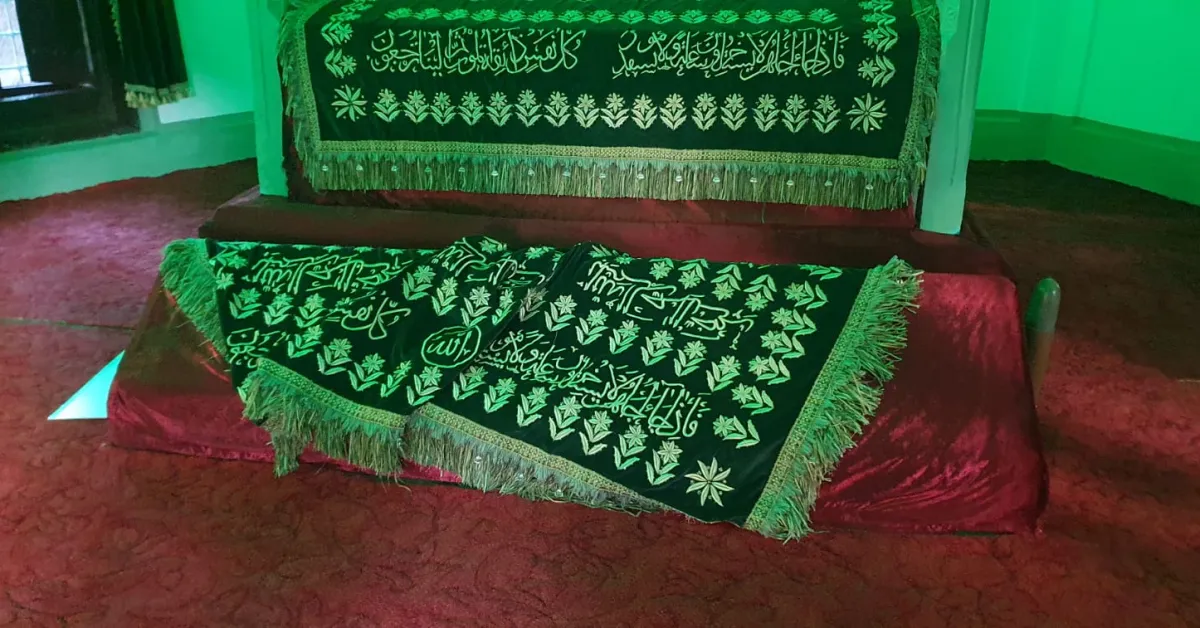 İshak Paşa Türbesi’ne Gündüz Vakti Saldırı Sandukalar Ve Mezar Taşları Tahrip Edildi (2)