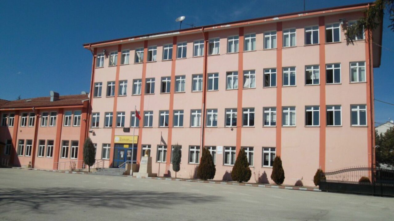 İzzet Baysal Abant Mesleki Ve Teknik Anadolu Lisesi 