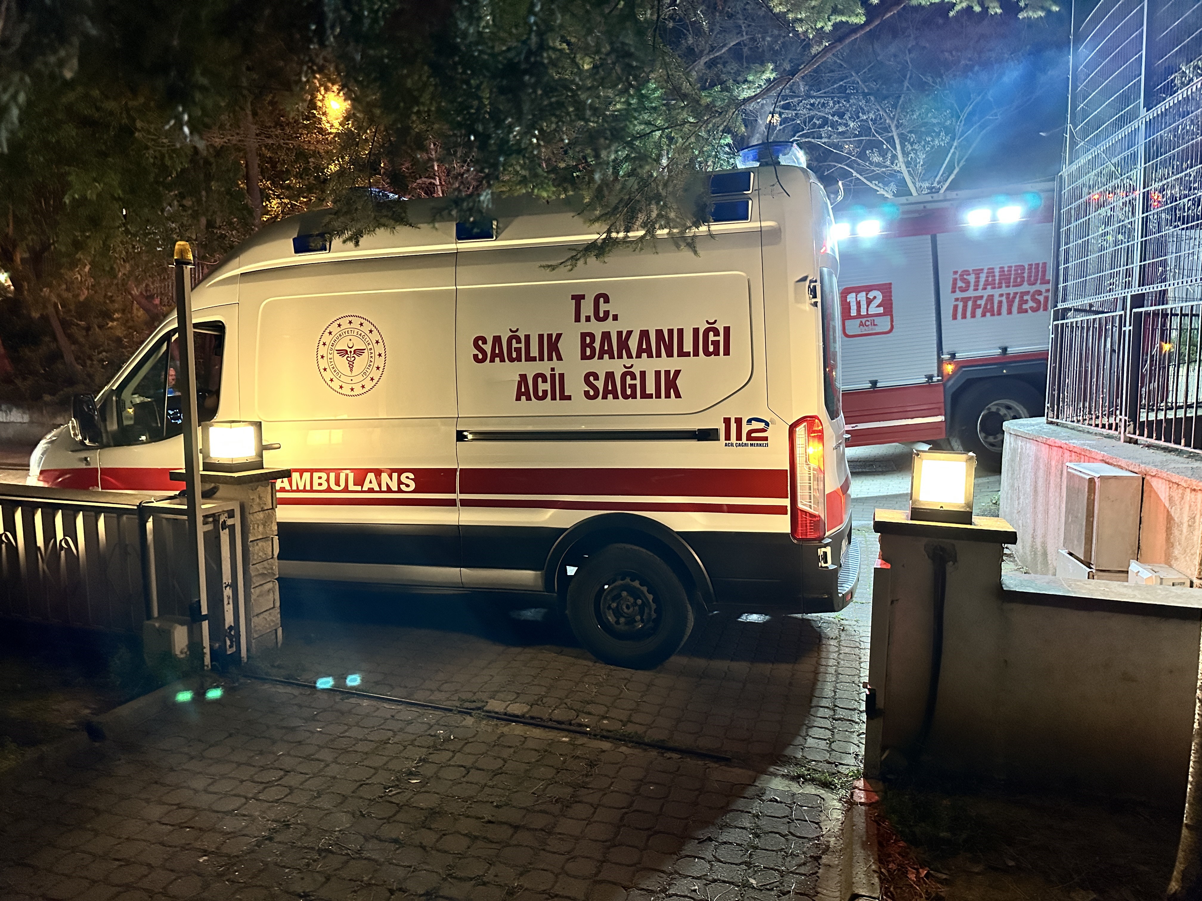 Kadıköy’de Apartman Dairesinde Yangın 1 Kişi Hayatını Kaybetti (1)