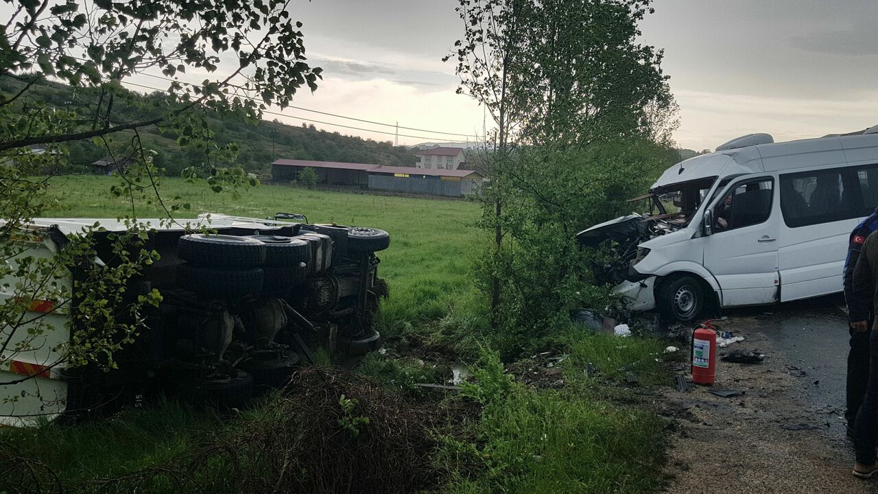 Karabük'te 4 Araçlı Zincirleme Kaza! (1)