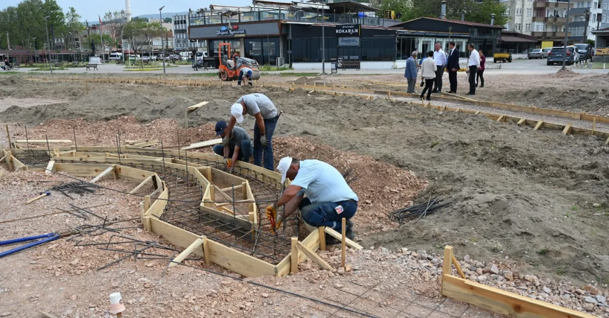 Karacabey Belediyesi, Yeniköy’de Turizm Sezonu Öncesi 29 Bin Çiçekle Hazırlık Başlattı (1)