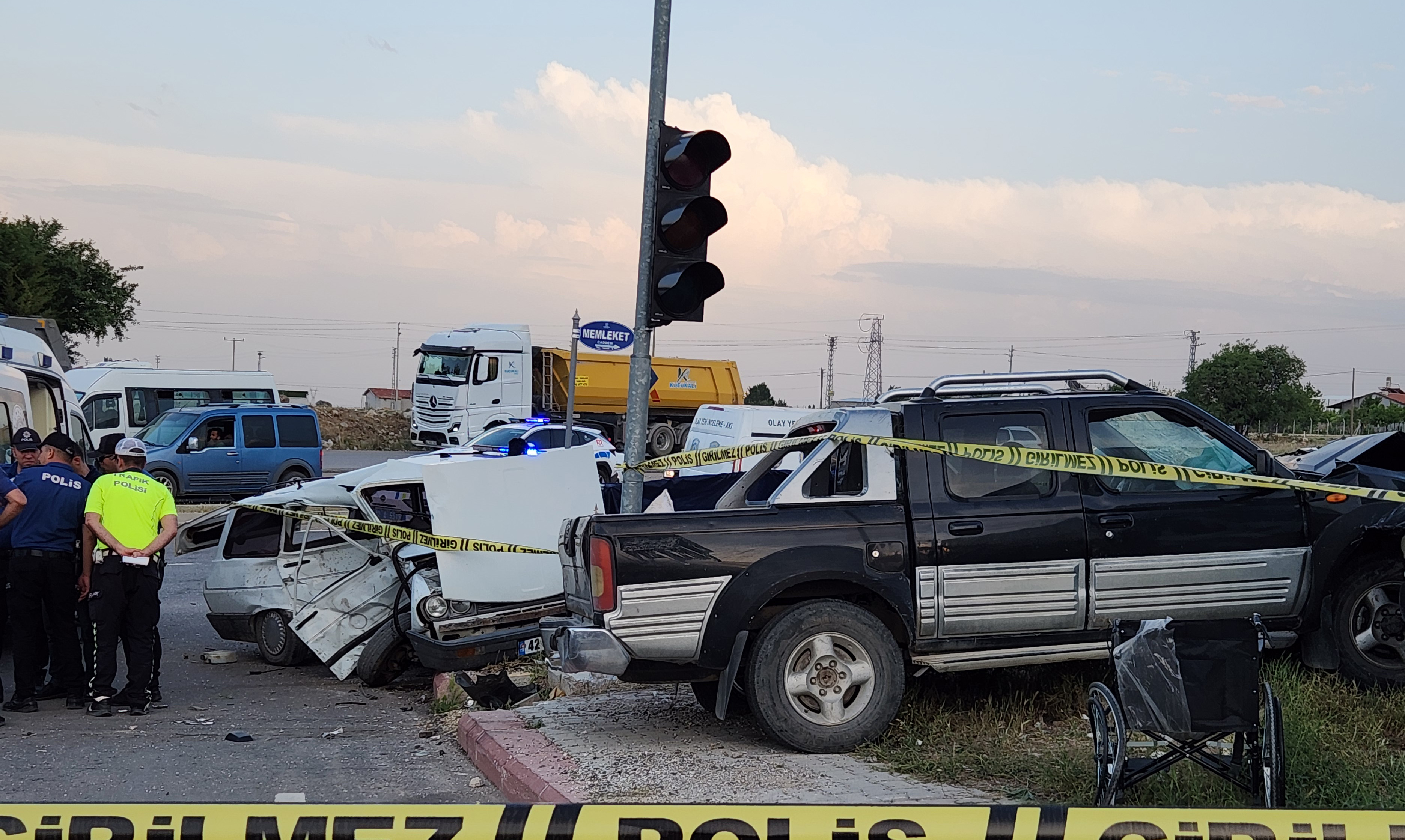 Konya'da Otomobil Ile Kamyonet Çarpıştı; Karı Koca Öldü, 4 Yaralı (1)