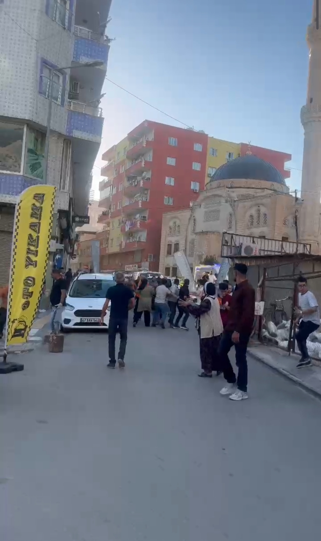 Mardin’de Borç Kavgası Sokağı Karıştırdı Taşlar Ve Sopalar Havada Uçuştu (3)